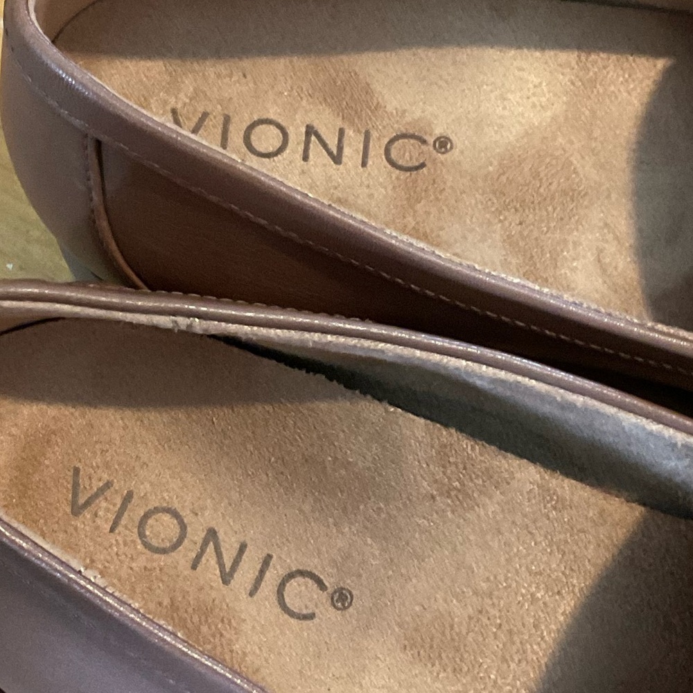 Vionic Tan Leather Chain Square Toe Slip On Loafer Size 7 - Picture 4 of 6